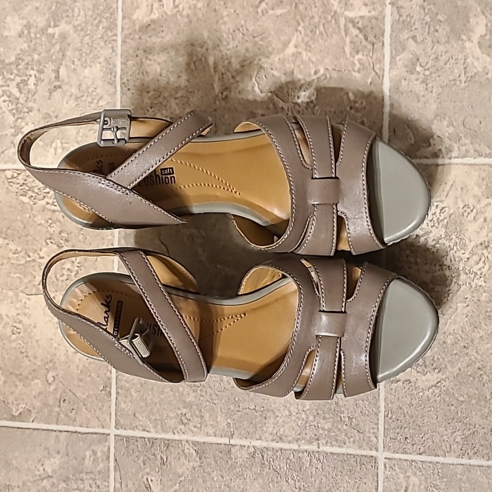 Clark's taupe wedges